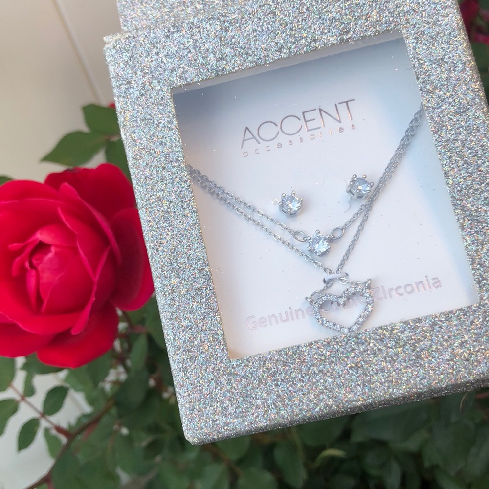 New - Necklace & Earring Gift Set